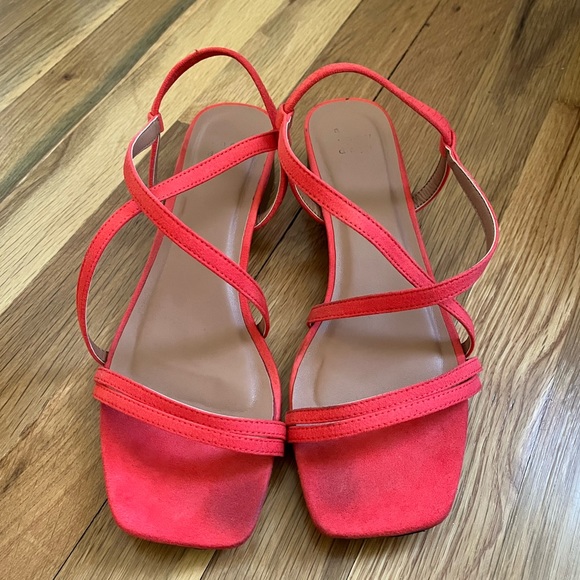 Hot pink slides - Picture 1 of 3